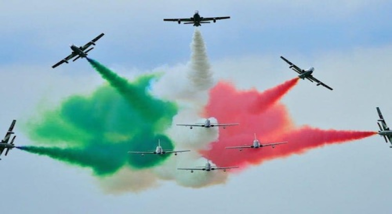 Le frecce tricolori in questi giorni dipingeranno il cielo italiano